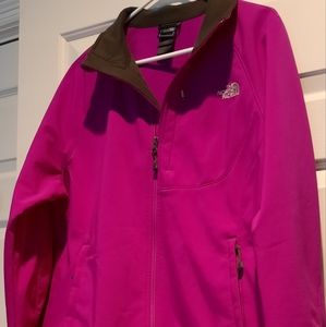 SOLD !North face woman jacket! almost new condition.